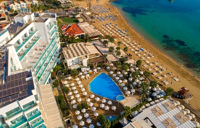 Vrissaki Beach Hotel