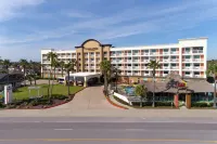 DoubleTree by Hilton Galveston Beach Hotels near Seawolf Park