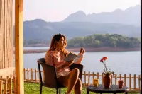 Zostel Plus Lonavala - Bergblick