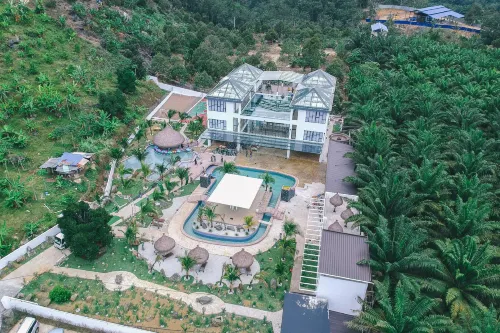 Rock Mountain Hotels in Raub District