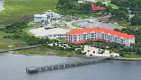 Harborside at Charleston Harbor Resort and Marina - Pet friendly