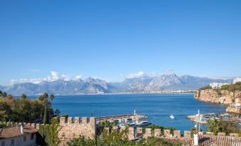 Nazende_Beautiful Sea View Flat in Lovely Old Town