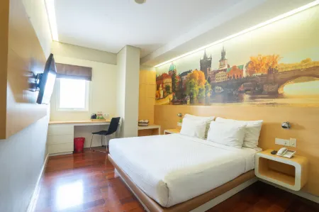 Life Hotel Stasiun Kota Surabaya Отели в г. Simokerto