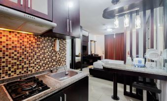 Comfort Living Studio Apartment at Mangga Dua Residence by Travelio