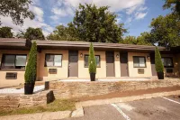 Motel Newstar Laval - parking