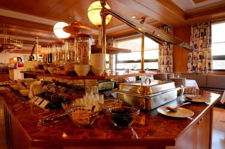 Hotel Altbacher Hof Отели в г. Кёнген