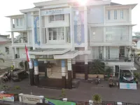 Hotel Sinar Khatulistiwa Hotels near Mess Pemda