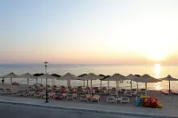 Meliton Inn Hotel & Suites by the Beach - de playa