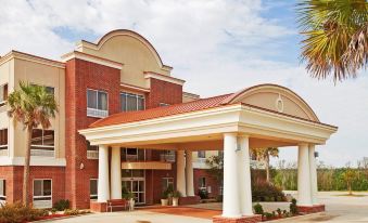 Holiday Inn Express & Suites Lucedale