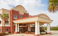 Holiday Inn Express & Suites Lucedale  호텔