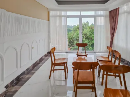 Sans Hotel Grand Sabaraya Cikampek