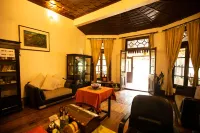 더 하이브 나이니탈