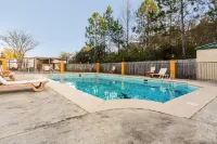 Days Inn by Wyndham Atmore - Pool