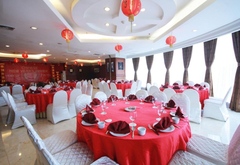 Grand Arkenso Parkview Hotel Semarang Over view