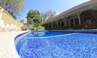 2-Bed Hotel Room with Pool - TV and AC in Potrero - Surrounded by Nature