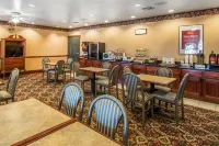 Econo Lodge Inn & Suites - breakfast
