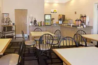 城堡石溫德姆戴斯套房飯店 - 早餐