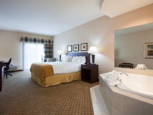 Holiday Inn Express & Suites Winona