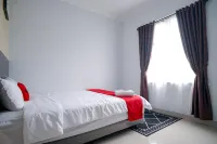 RedDoorz Premium @ Raja Hostel Syariah Lampung Các khách sạn gần Sân bay Radin Inten II