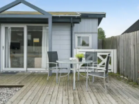 "Alvina" - 25m from the Sea