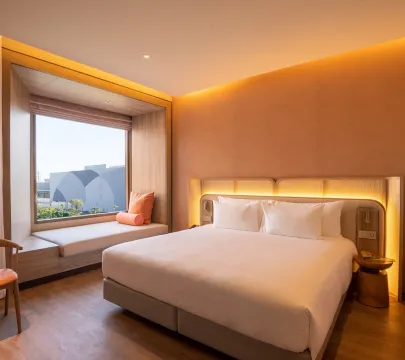 ห้องดีลักซ์พรีเมียมวิวสระว่ายน้ำเตียงคิงไซส์