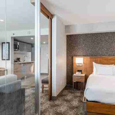 Hilton Montreal/Laval Rooms