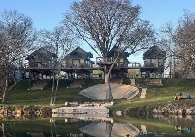 Treetop River Cabins on the Guadalupe River Отели в г. Комфорт