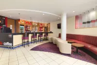 Ramada by Wyndham London North M1 - Bars