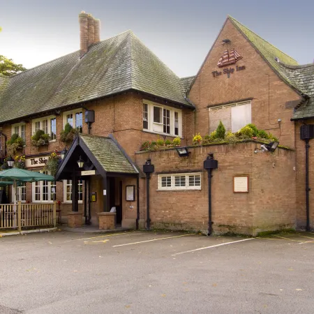 Premier Inn Liverpool Rainhill Отели рядом с достопримечательностью «Ноузли-роуд»