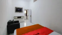 RedDoorz Near Universitas Palangkaraya 3 Hotels near Pondok Makan Dan kolam Boga Rasa Indah