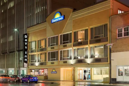 Days Inn by Wyndham Ottawa Отели рядом с достопримечательностью «Башня мира»
