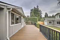 Deck + Game Room: Redmond Home ~ 17 Mi to Seattle Hotels in Redmond