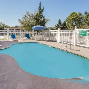 Baymont by Wyndham Mequon Milwaukee Area