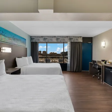 Red Roof Plus+ & Suites Virginia Beach - Seaside Отели рядом с достопримечательностью «Пляж Кроатан-Бич»