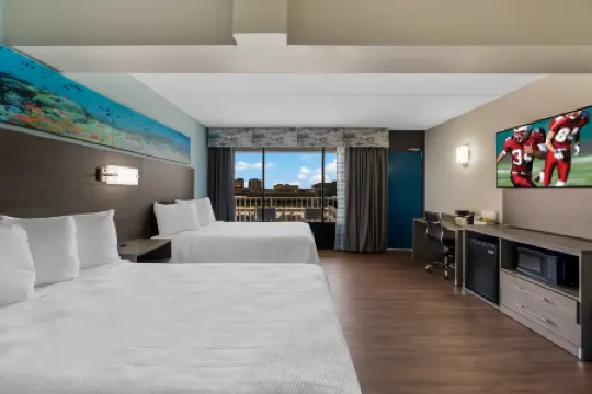 Red Roof Plus+ & Suites Virginia Beach - Seaside