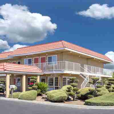 Days Inn by Wyndham Turlock Hotel Exterior