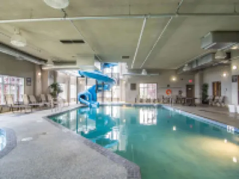 舒適套房酒店 薩斯喀徹温堡酒店