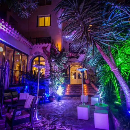 Best Western Plus la Corniche Отели рядом с достопримечательностью «Паром Тоулон»