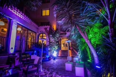 Best Western Plus la Corniche Các khách sạn gần Chapelle Notre-Dame-Du-Cap-Falcon
