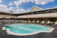 Ramada by Wyndham Boston - Rooftop Pools