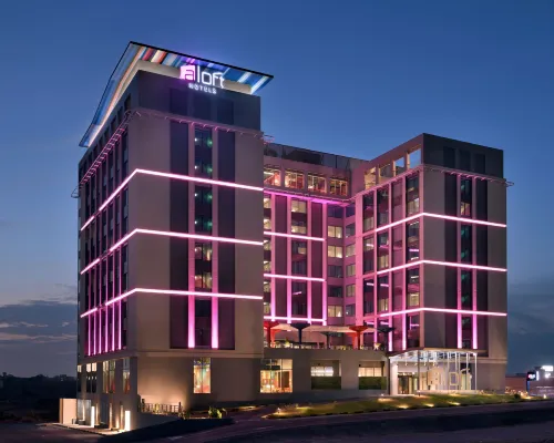 Aloft Muscat Hotels near Al Ansab Wetland