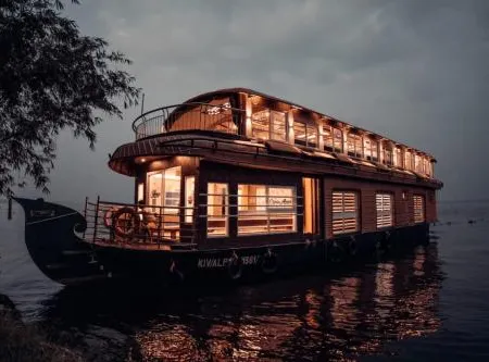 Premium Houseboat