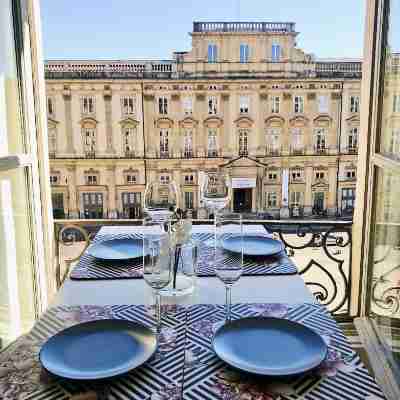 Host Inn Lyon - Appartement de Luxe Aux Terreaux & Jacuzzi Dining/Meeting Rooms