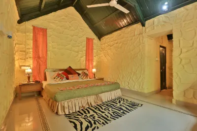 Bison Retreat - Pench