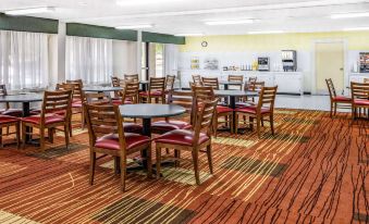 Days Inn & Suites by Wyndham Williamsburg Colonial