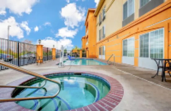 La Quinta Inn & Suites by Wyndham Fowler