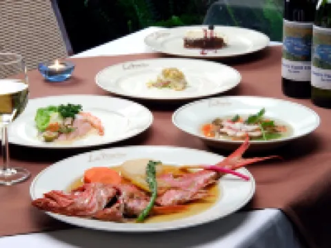 ギャラリーコート オファ・アトゥ 河津のホテル