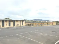 Blue Lake Motel - parking