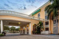 La Quinta Inn & Suites by Wyndham Sarasota Downtown