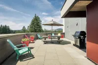 SoLo Suites Hotels in Langford